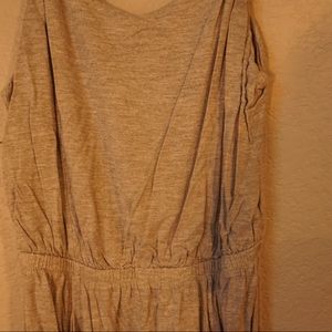 Gap soft and flowy gray sleeveless mini dress. Cinched waist. Size XS.